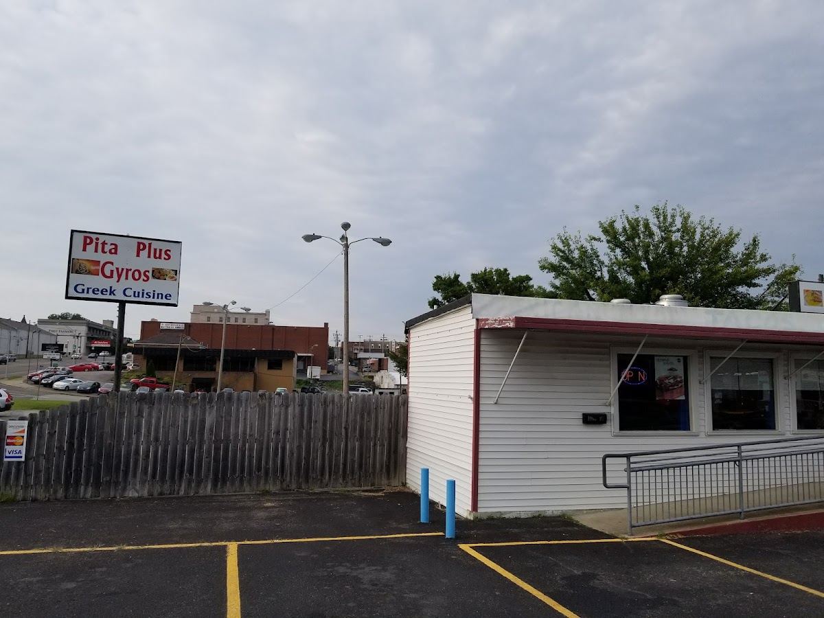 Pita Plus Gyros