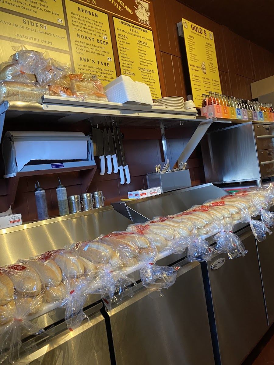 Gold's Deli